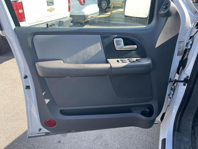 Photo of 2003 Oxford White Ford Expedition