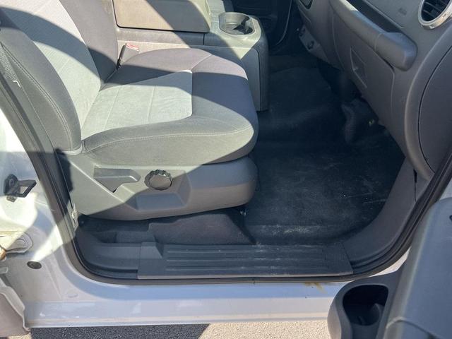 Photo of 2003 Oxford White Ford Expedition