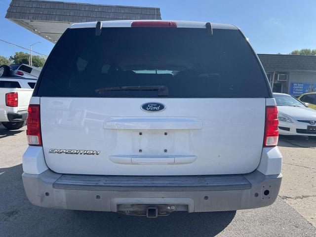 Photo of 2003 Oxford White Ford Expedition