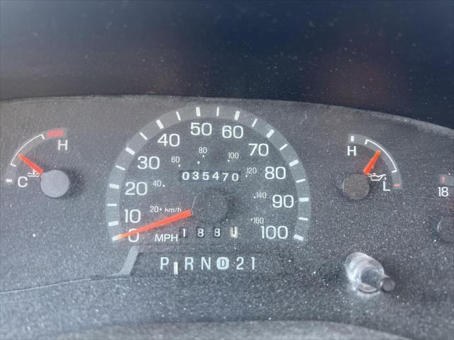 Photo of 2001 Oxford White Ford E350 Super Duty