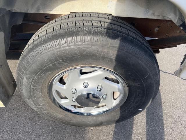 Photo of 2001 Oxford White Ford E350 Super Duty