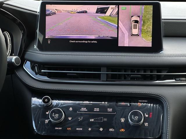 Photo of 2025 Majestic White INFINITI QX60