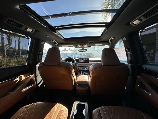 Photo of 2025 Majestic White/Black Obsidian INFINITI QX60
