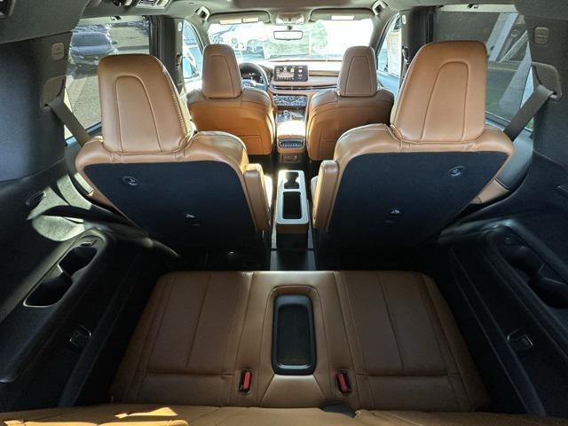 Photo of 2025 Majestic White/Black Obsidian INFINITI QX60