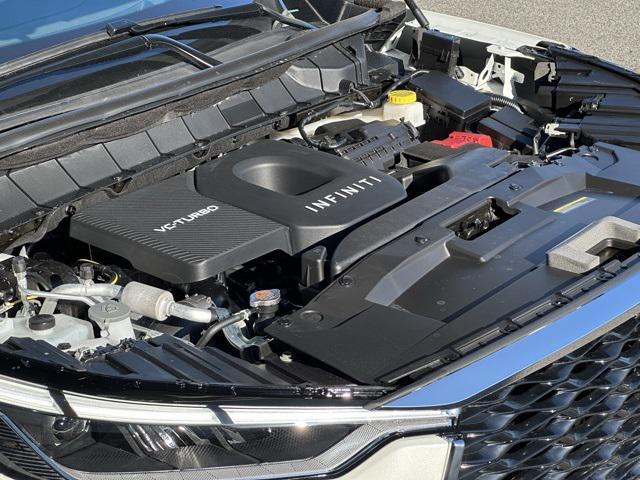 Photo of 2025 Majestic White/Black Obsidian INFINITI QX60