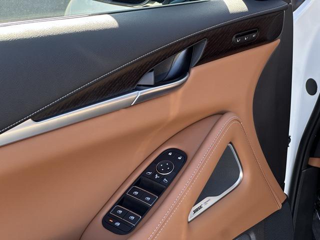 Photo of 2025 Majestic White/Black Obsidian INFINITI QX60