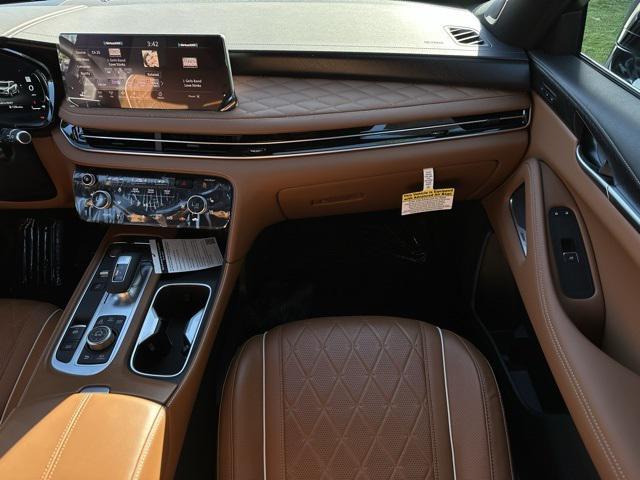 Photo of 2025 Majestic White/Black Obsidian INFINITI QX60