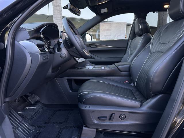 Photo of 2026 Mineral Black/Graphite Shadow INFINITI QX60