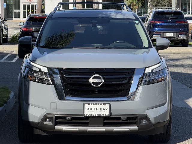 Photo of 2022 Boulder Gray Pearl Nissan Pathfinder