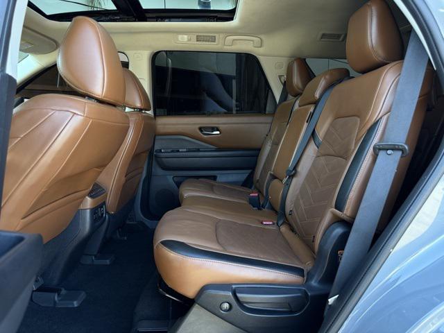 Photo of 2022 Boulder Gray Pearl Nissan Pathfinder
