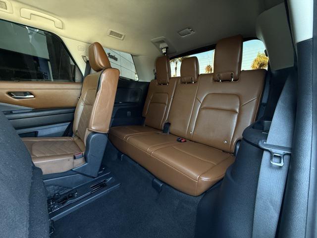 Photo of 2022 Boulder Gray Pearl Nissan Pathfinder