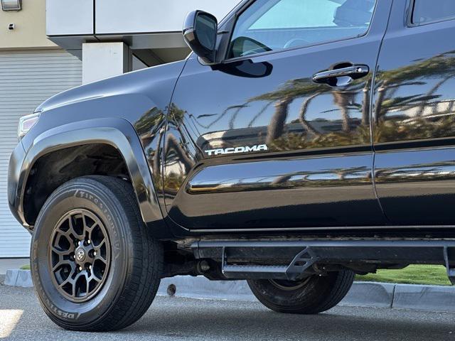 Photo of 2022 Midnight Black Metallic Toyota Tacoma
