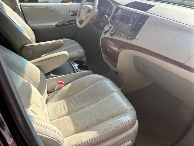 Photo of 2013 Black Toyota Sienna