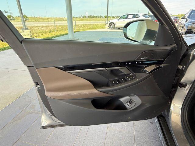 Photo of 2025 Gray Metallic BMW 530