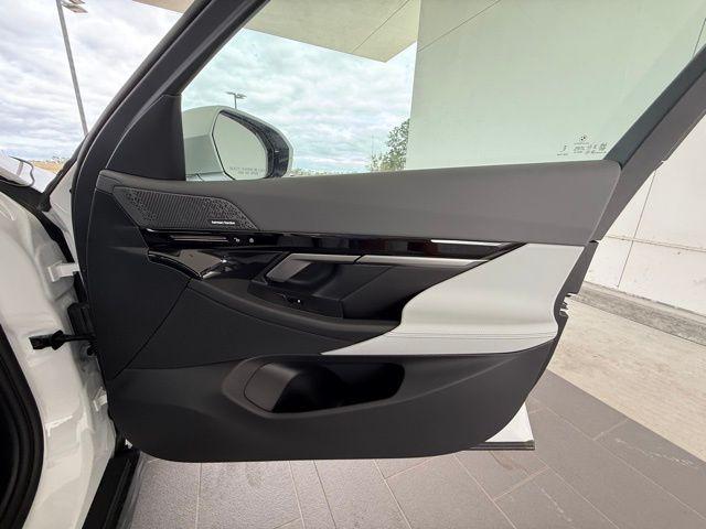 Photo of 2025 White Metallic BMW 530