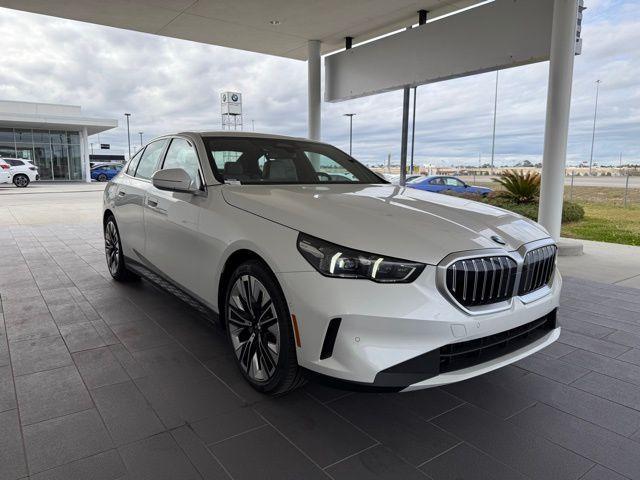 Photo of 2025 White Metallic BMW 530