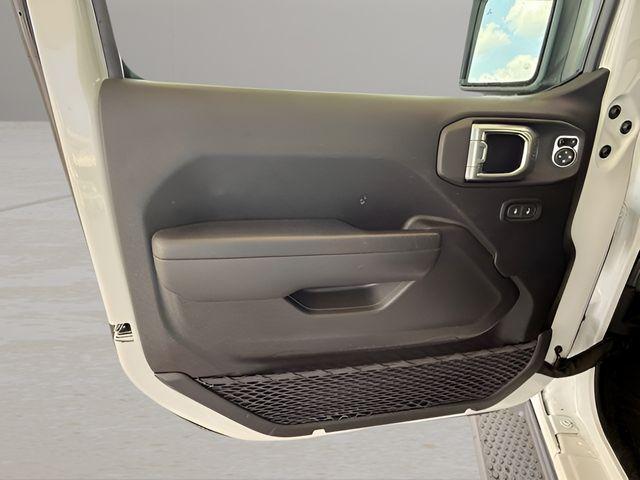 Photo of 2024 Bright White Clearcoat Jeep Wrangler