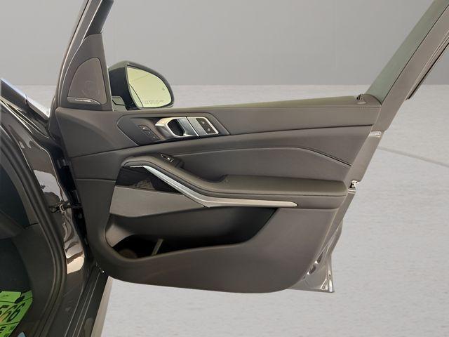 Photo of 2026 Gray Metallic BMW X7