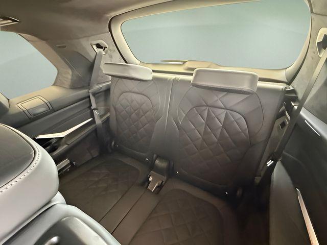 Photo of 2026 Gray Metallic BMW X7