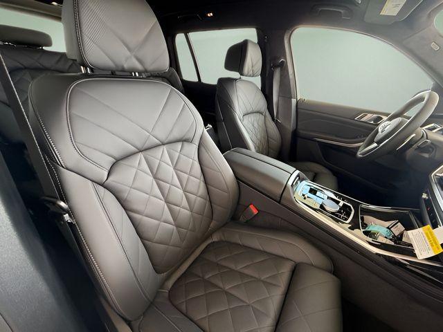 Photo of 2026 Gray Metallic BMW X7