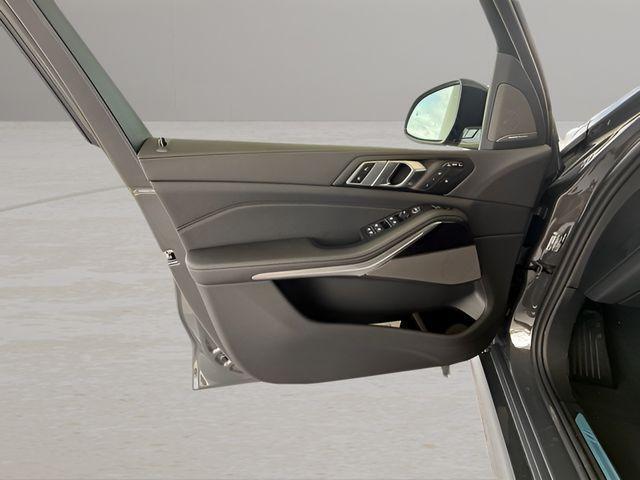 Photo of 2026 Gray Metallic BMW X7