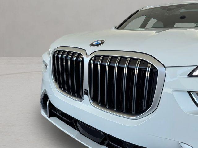 Photo of 2026 Alpine White BMW X7