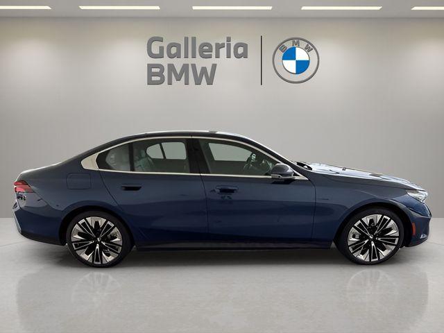Photo of 2025 Blue Metallic BMW 530
