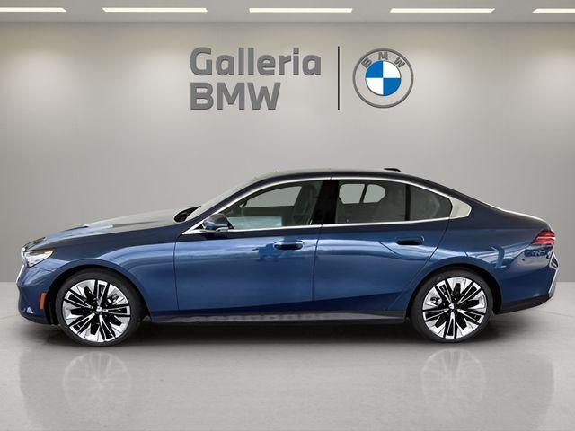 Photo of 2025 Blue Metallic BMW 530