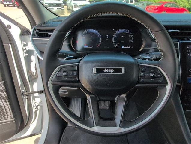 Photo of 2023 Bright White Clearcoat Jeep Grand Cherokee L