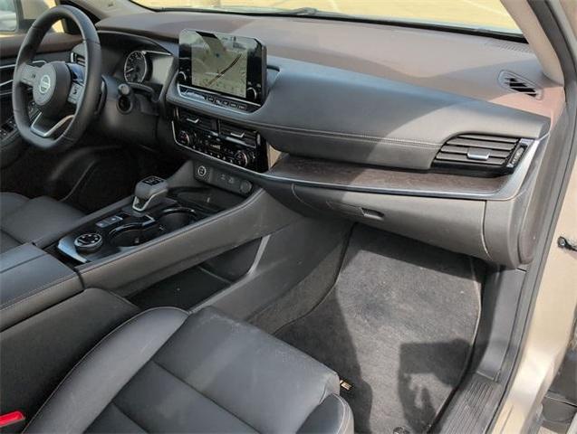Photo of 2021 Champagne Silver Nissan Rogue