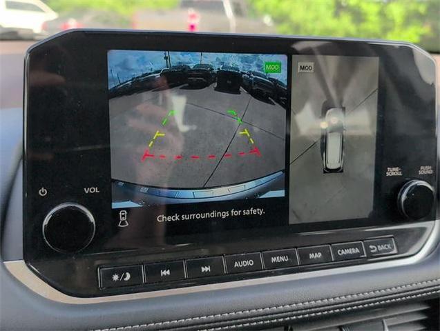Photo of 2021 Champagne Silver Nissan Rogue