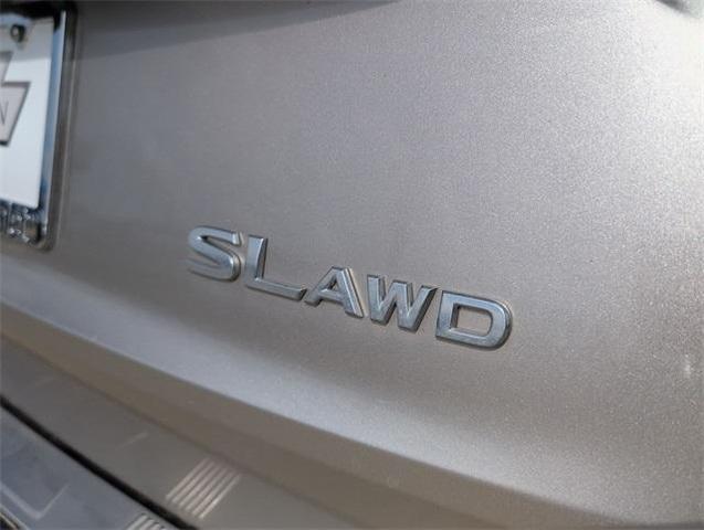 Photo of 2021 Champagne Silver Nissan Rogue