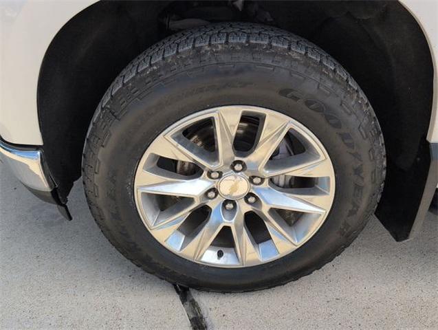 Photo of 2022 Iridescent Pearl Tricoat Chevrolet Silverado 1500 Limited