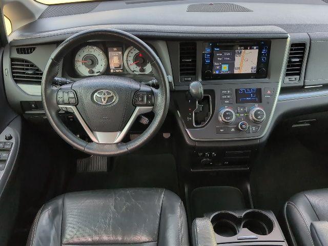 Photo of 2017 Silver Sky Metallic Toyota Sienna