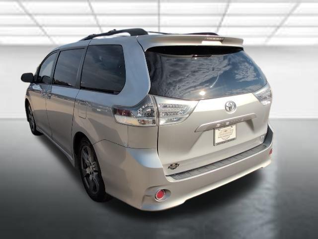 Photo of 2017 Silver Sky Metallic Toyota Sienna