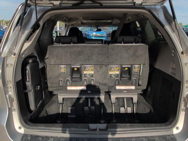 Photo of 2017 Silver Sky Metallic Toyota Sienna