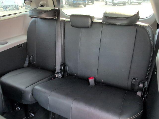 Photo of 2017 Silver Sky Metallic Toyota Sienna