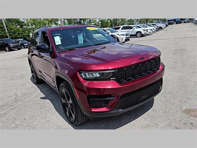 Photo of 2023 Velvet Red Pearlcoat Jeep Grand Cherokee