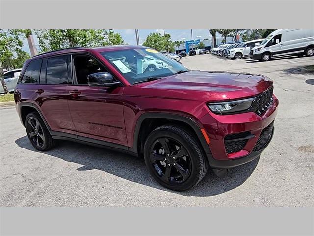 Photo of 2023 Velvet Red Pearlcoat Jeep Grand Cherokee