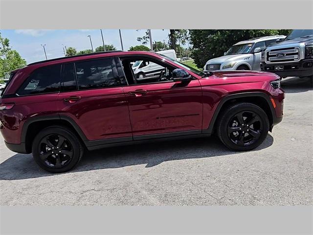 Photo of 2023 Velvet Red Pearlcoat Jeep Grand Cherokee