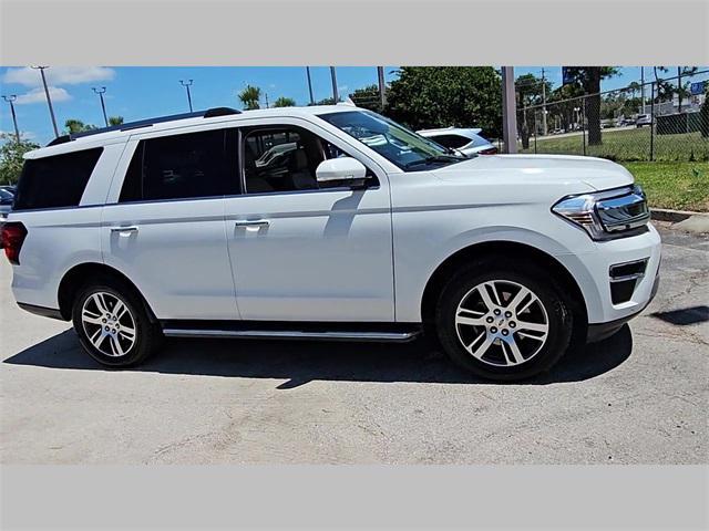 Photo of 2023 Oxford White Ford Expedition