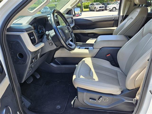 Photo of 2023 Oxford White Ford Expedition