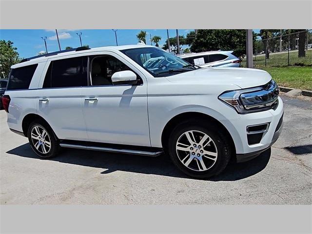 Photo of 2023 Oxford White Ford Expedition