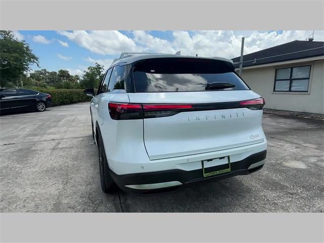 Photo of 2026 White INFINITI QX60
