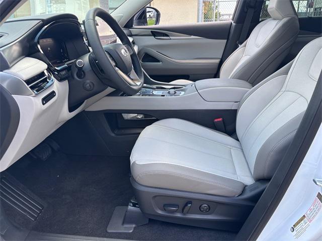 Photo of 2026 White INFINITI QX60