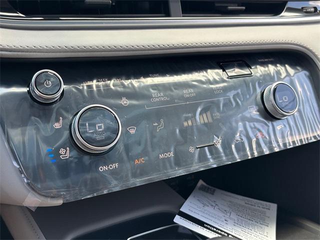 Photo of 2026 White INFINITI QX60