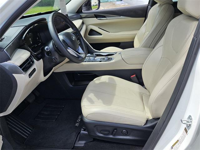 Photo of 2024 Majestic White INFINITI QX60