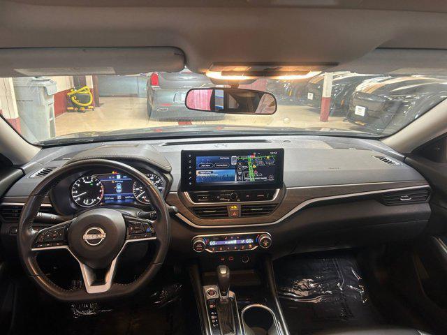 Photo of 2024 Super Black Nissan Altima