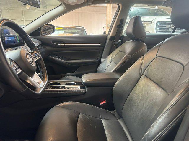 Photo of 2024 Super Black Nissan Altima