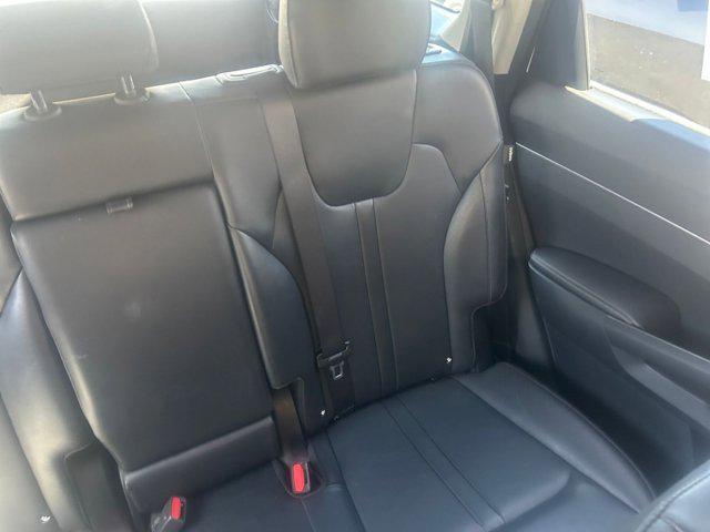 Photo of 2024 Glacial White Pearl Kia Sorento